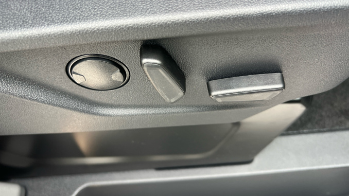 Ford Transit Custom 320 L1 Petrol Fwd 2.5 PHEV 232ps H1 Double Cab Van Sport Auto [NI] - Image 37